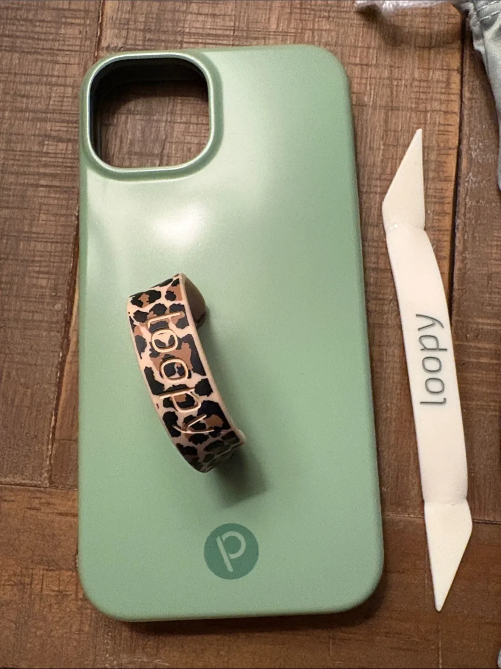 iPhone 13 Loopy Case Sage Green with Leopard Ring -right handed